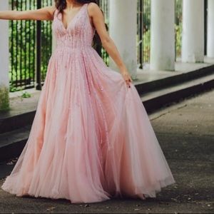 Nour Muhtasab. Pink, size 2.